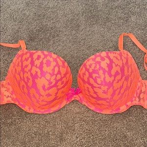 32d Victoria’s Secret very sexy push up bra flashy